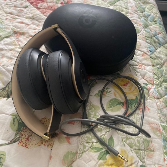 Beats by Dr. Dre Studio3 Wireless Over the Ear Headphones - Shadow Gray - Picture 5 of 5